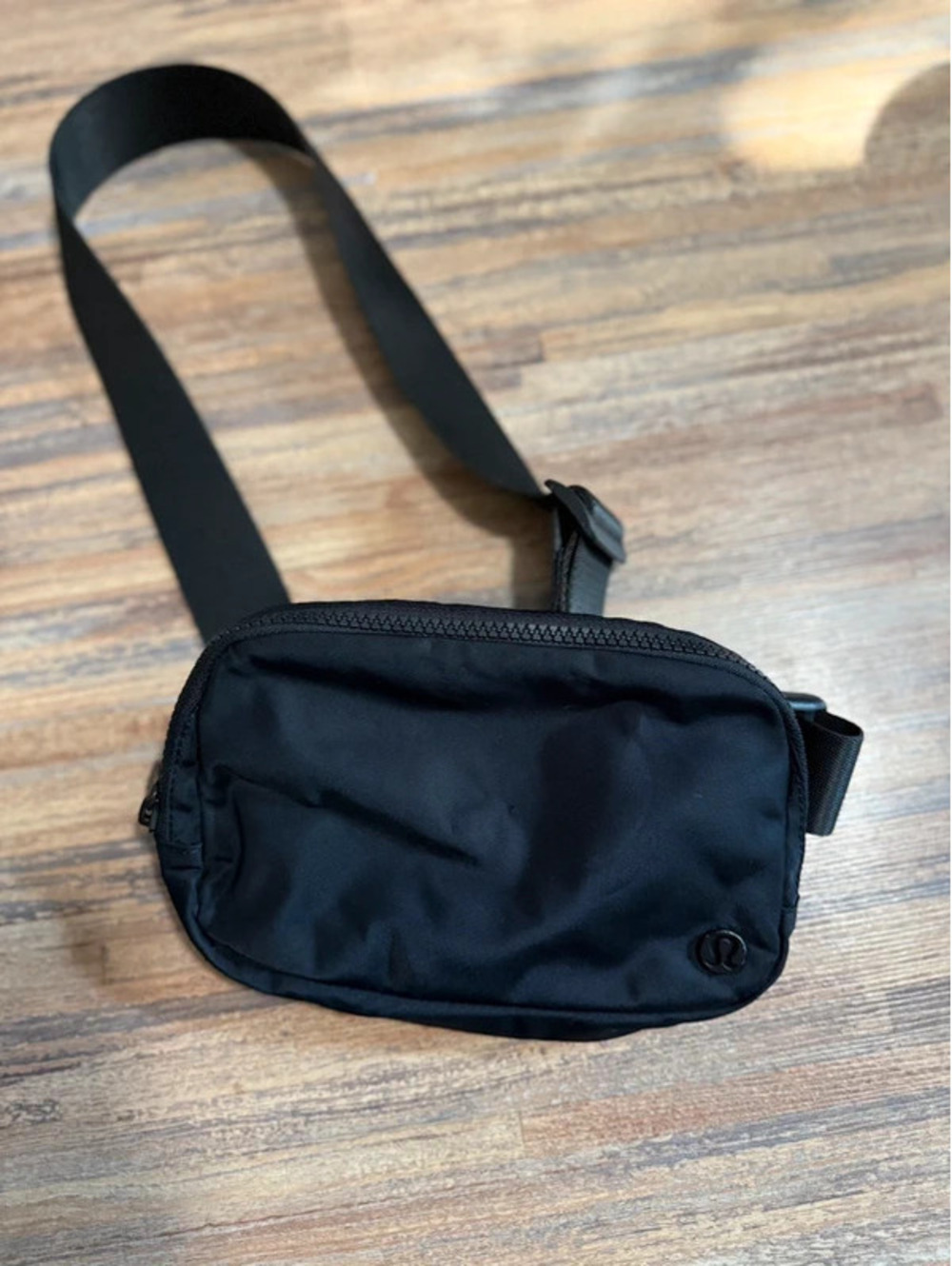 Lululemon belt bag in black